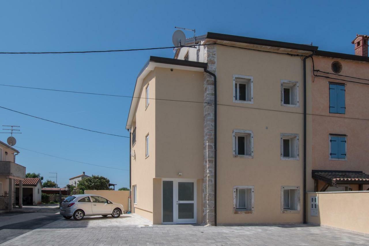 Lana House With Apartments Petrovija Extérieur photo
