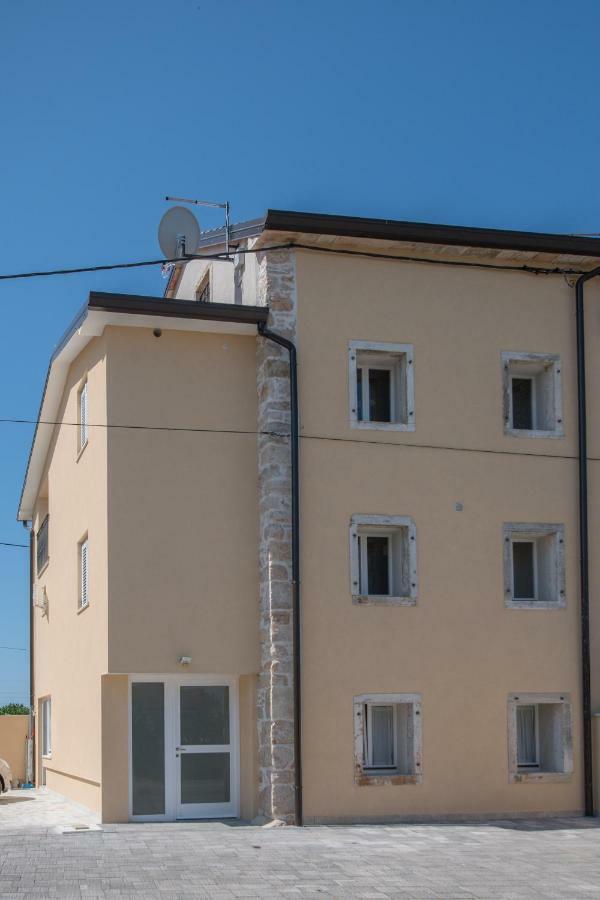 Lana House With Apartments Petrovija Extérieur photo