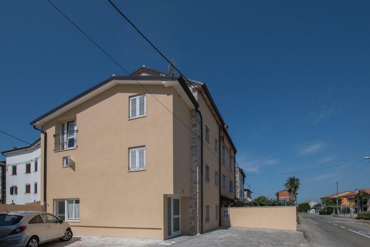 Lana House With Apartments Petrovija Extérieur photo