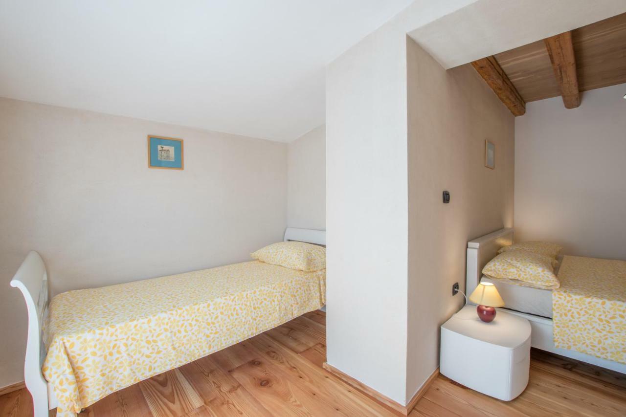 Lana House With Apartments Petrovija Extérieur photo